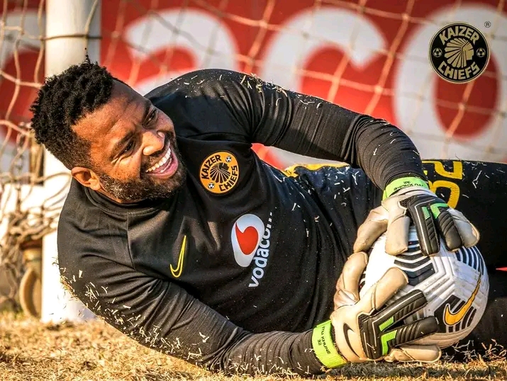 Kaizer Chiefs told to extend the contract of Itumeleng Khune: The Soweto giants Kaizer Chiefs have been urged to offer experienced goalkeeper Itumeleng Khune a contract extension after fighting his way back into the starting line-up.
