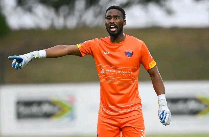 Pirates signs new goalkeeper: Orlando Pirates have completed their second Deadline Day signing after Sipho Chaine joined the club from Chippa United.