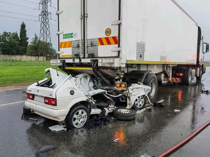Netcare 911 responded to a collision on the N17 heading from Johannesburg in the direction of Springs in Dalpark, Brakpan.