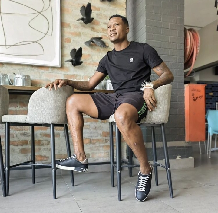 While many prefers to call him Ganda Ganda, however, his real names are Thamsanqa Gabuza. The talented South African football player previously played for clubs like Orlando Pirates and Lamontville Golden Arrows in the South African top flight.