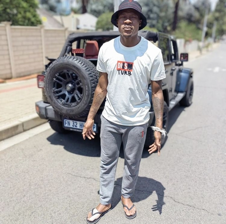 While many prefers to call him Ganda Ganda, however, his real names are Thamsanqa Gabuza. The talented South African football player previously played for clubs like Orlando Pirates and Lamontville Golden Arrows in the South African top flight.