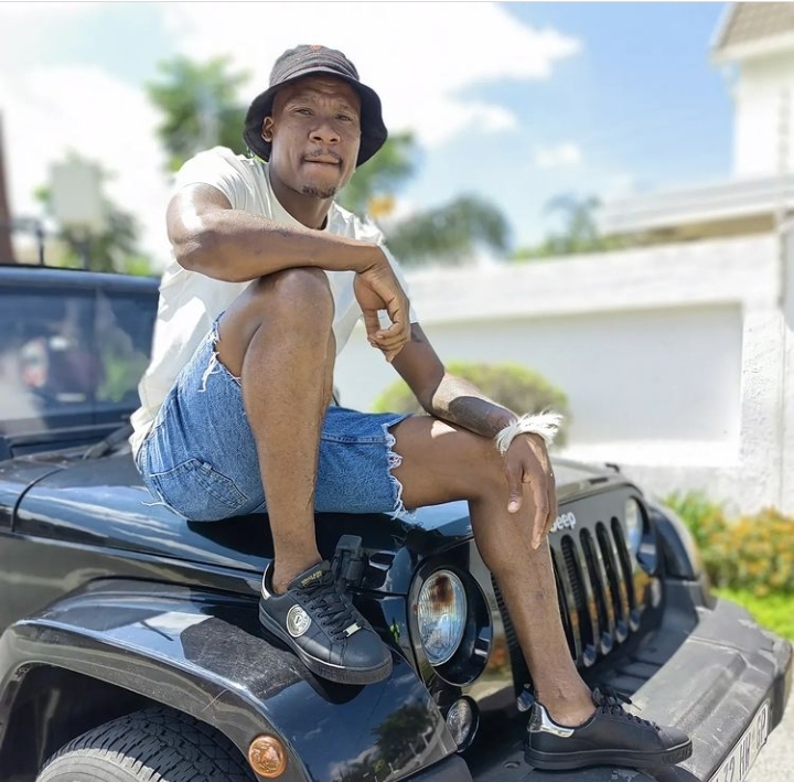 While many prefers to call him Ganda Ganda, however, his real names are Thamsanqa Gabuza. The talented South African football player previously played for clubs like Orlando Pirates and Lamontville Golden Arrows in the South African top flight.