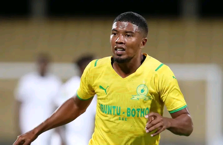 Mamelodi Sundowns left-back Lyle Lakay looks set to join his former club Cape Town City before the transfer window shuts on Thursday.