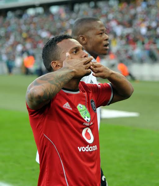 Former Kaizer Chiefs winger Junior Khanye has hailed Orlando Pirates’ signing of Kermit Erasmus and suggested even Bafana Bafana could benefit from the move.